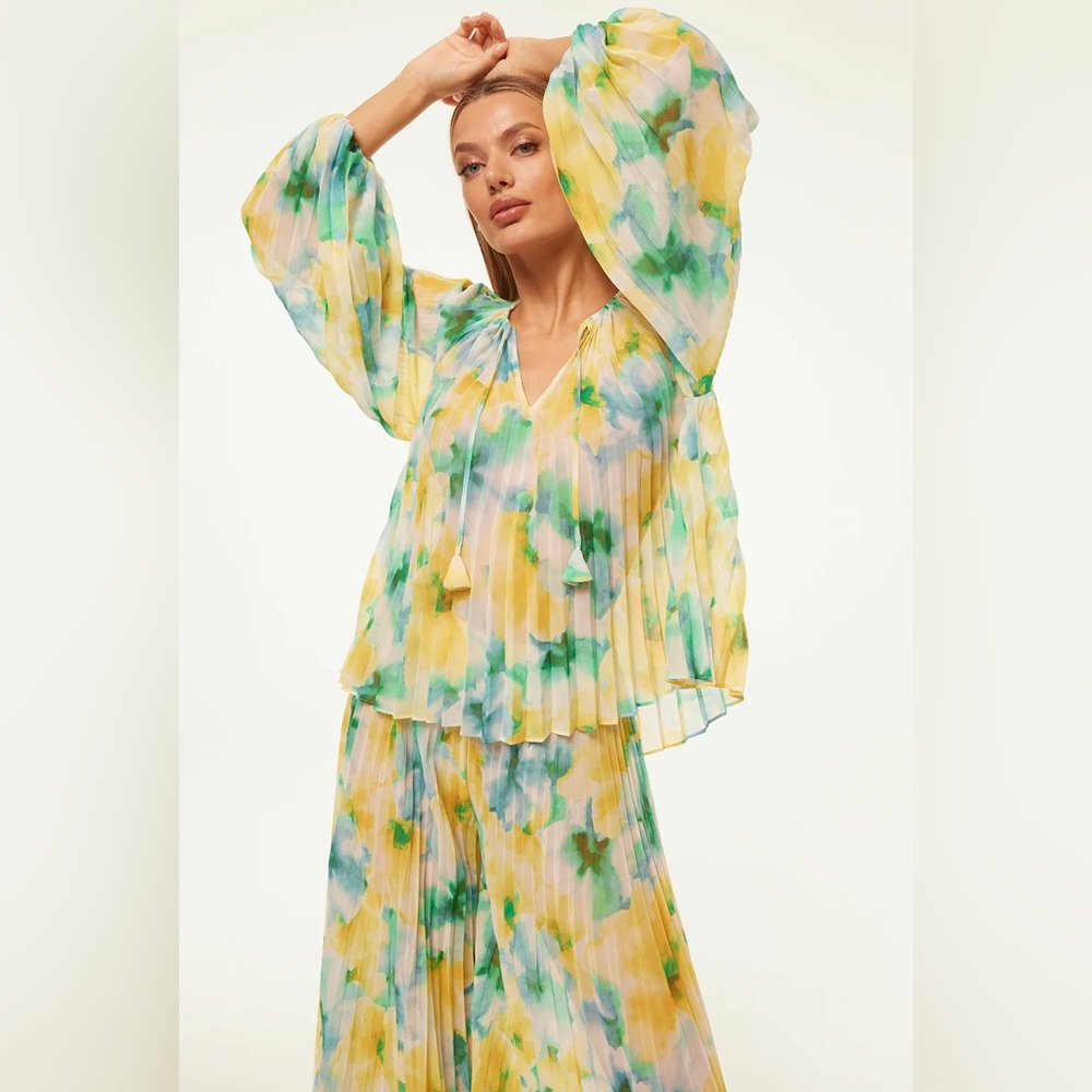 RINA TOP IN CITRON WATERCOLOR
By Misa
$270.00